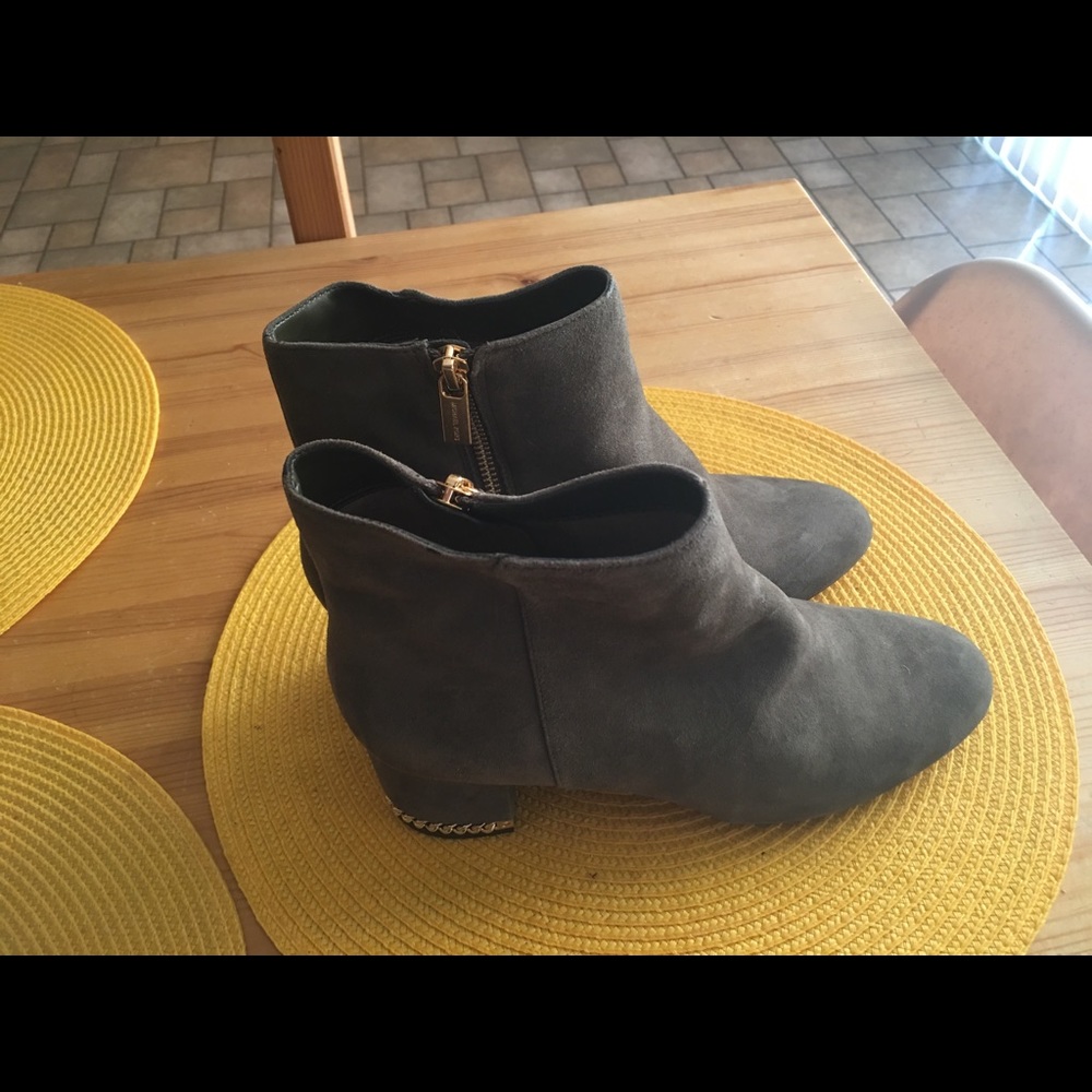 Shoes - Picture 2 of 3